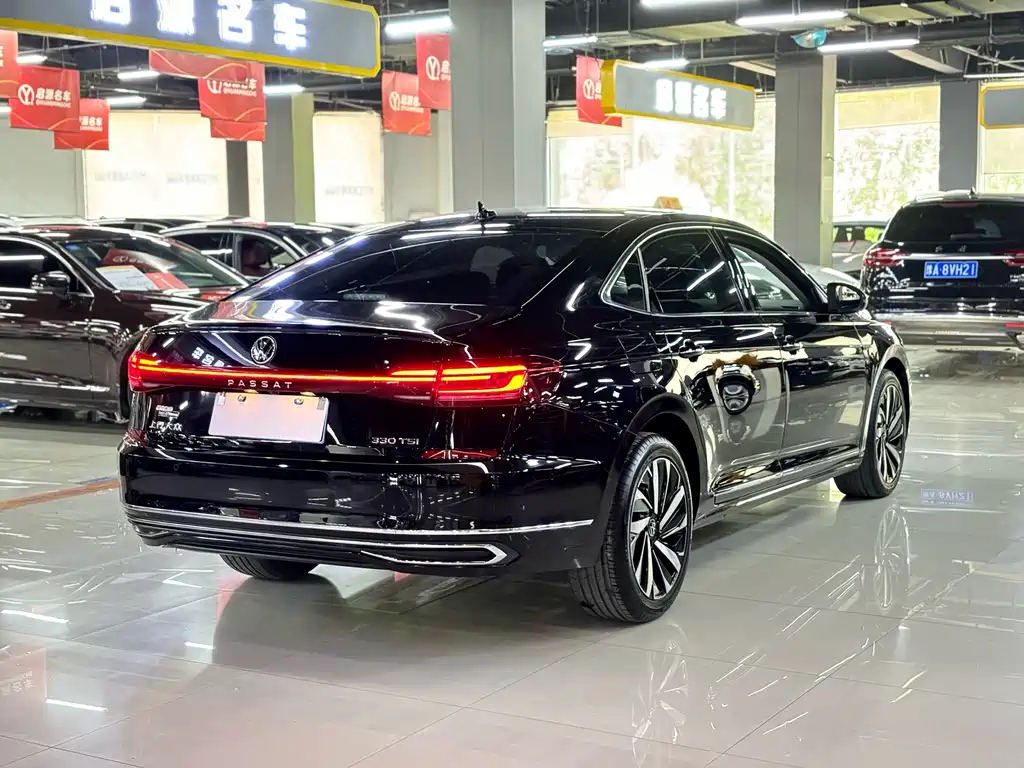 VOLKSWAGEN PASSAT 2023