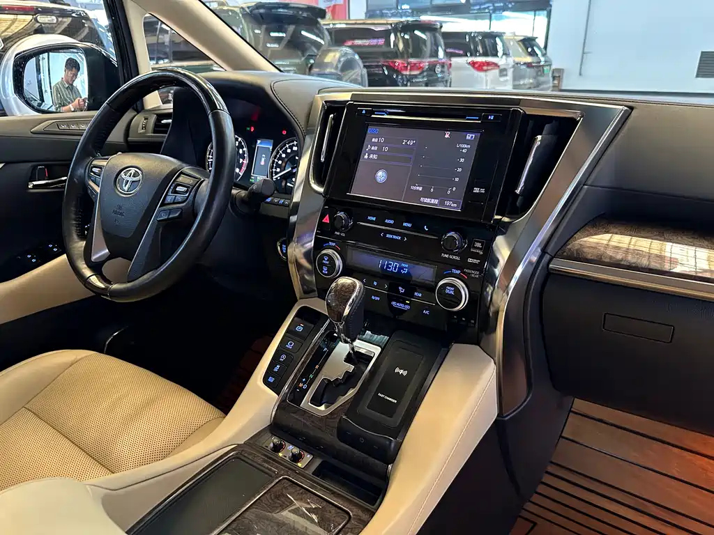 TOYOTA ALPHARD 2019