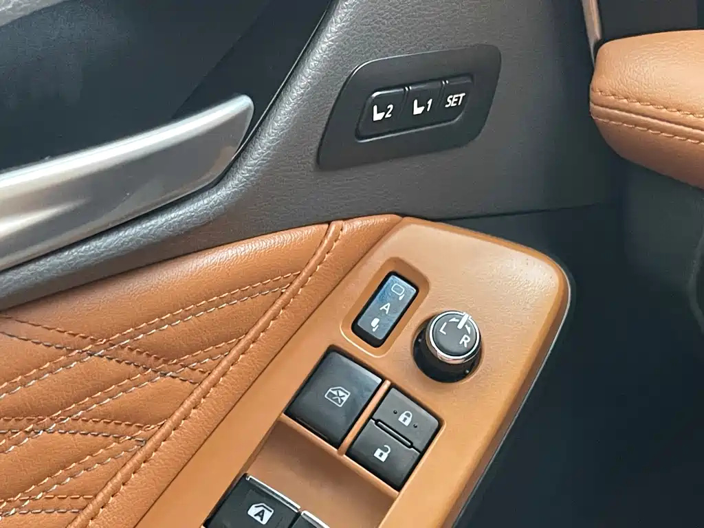 TOYOTA AVALON 2019