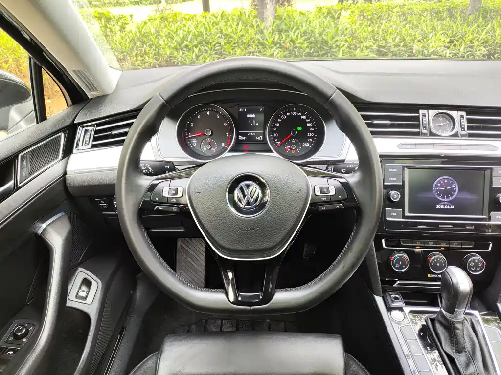 VOLKSWAGEN MAGOTAN 2019