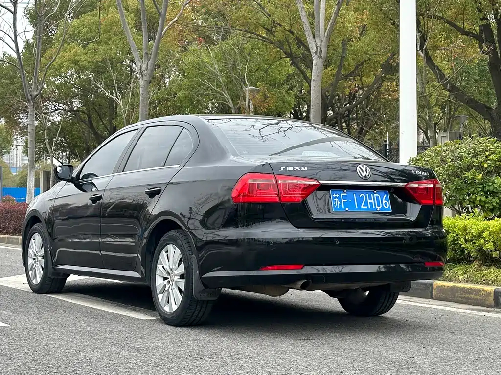 VOLKSWAGEN LAVIDA 2015