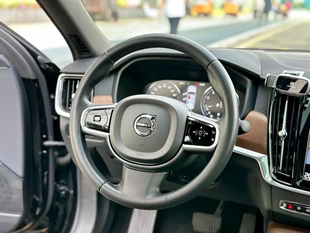 VOLVO S90 2021