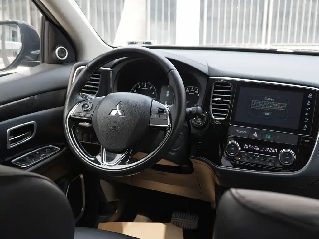 MITSUBISHI OUTLANDER 2021