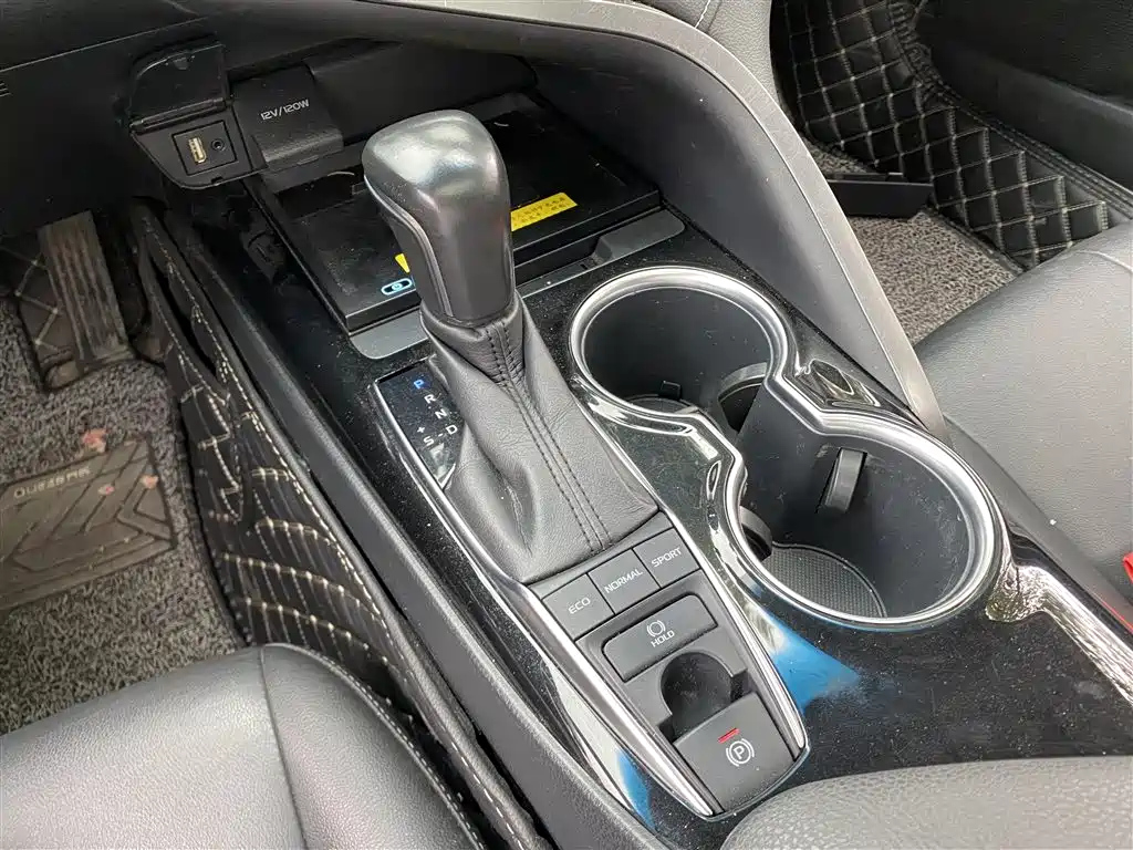 TOYOTA CAMRY 2018