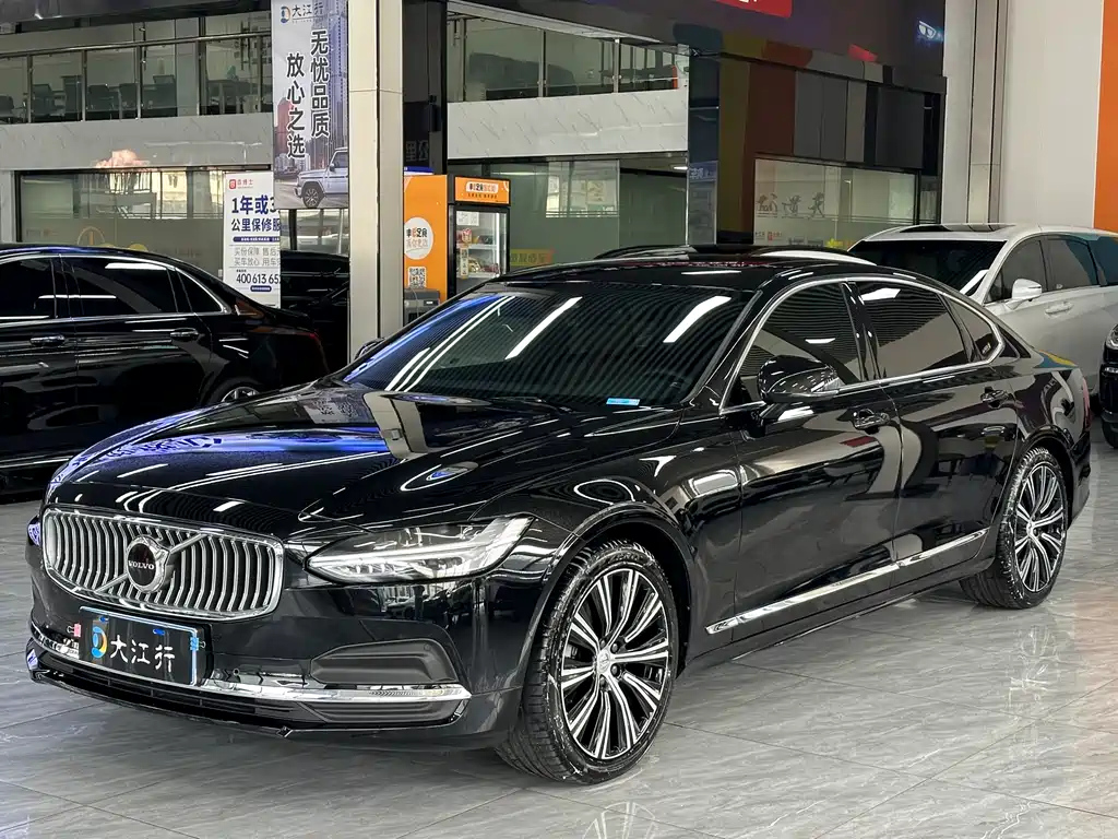 VOLVO S90 2023