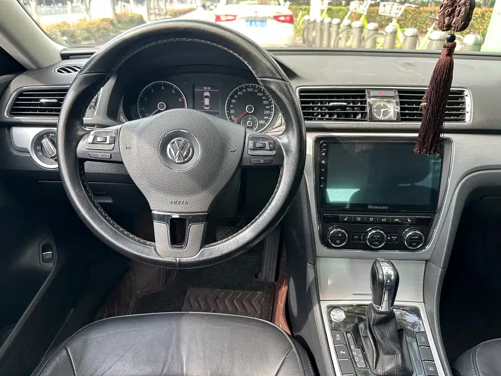 VOLKSWAGEN PASSAT 2015