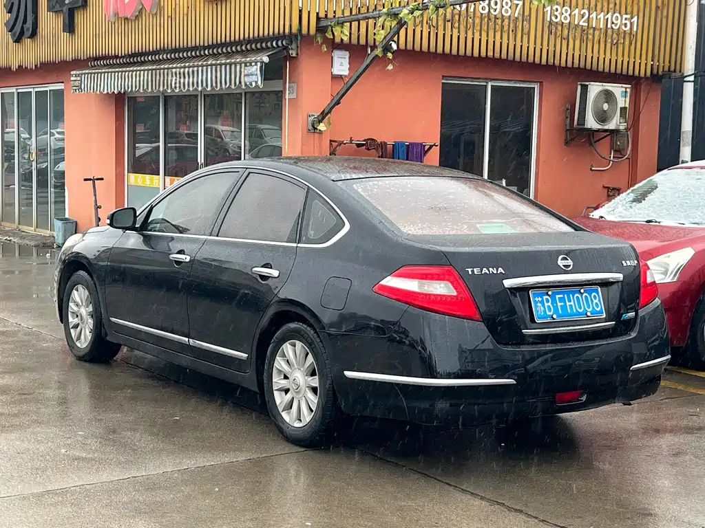 NISSAN TEANA 2010
