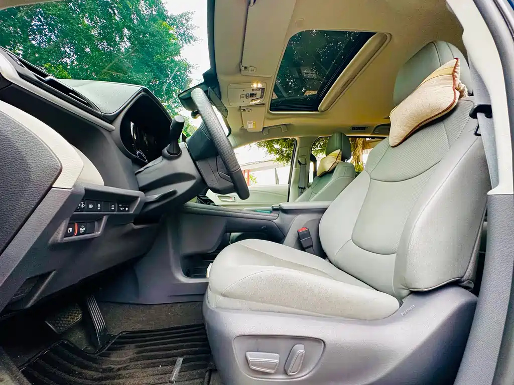 TOYOTA GRANVIA 2023