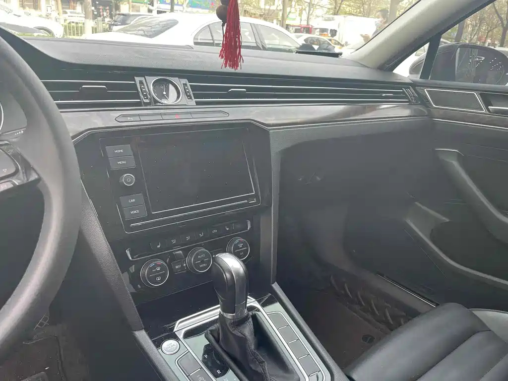 VOLKSWAGEN MAGOTAN 2019
