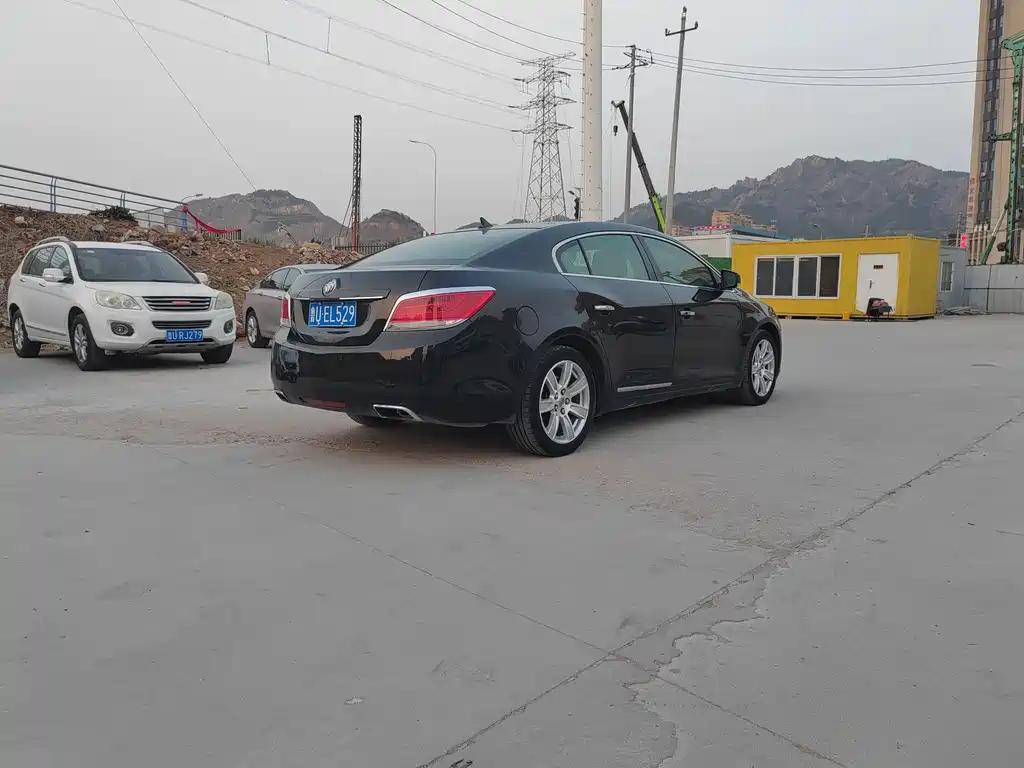 BUICK LACROSSE 2011