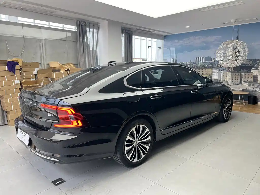 VOLVO S90 2022