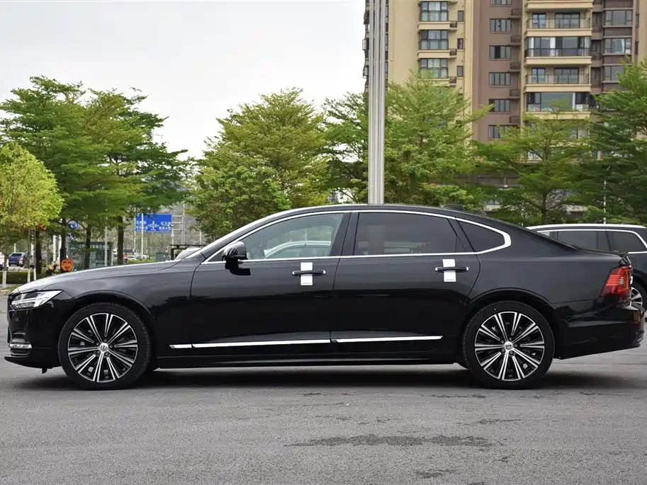 VOLVO S90 2023