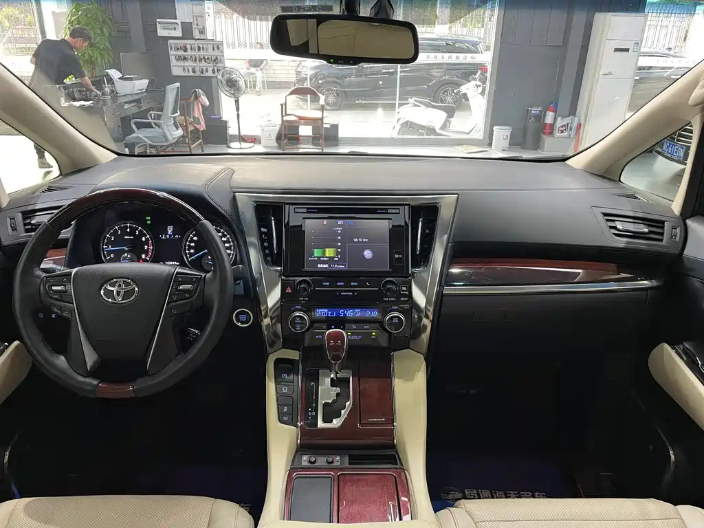 TOYOTA ALPHARD 2016