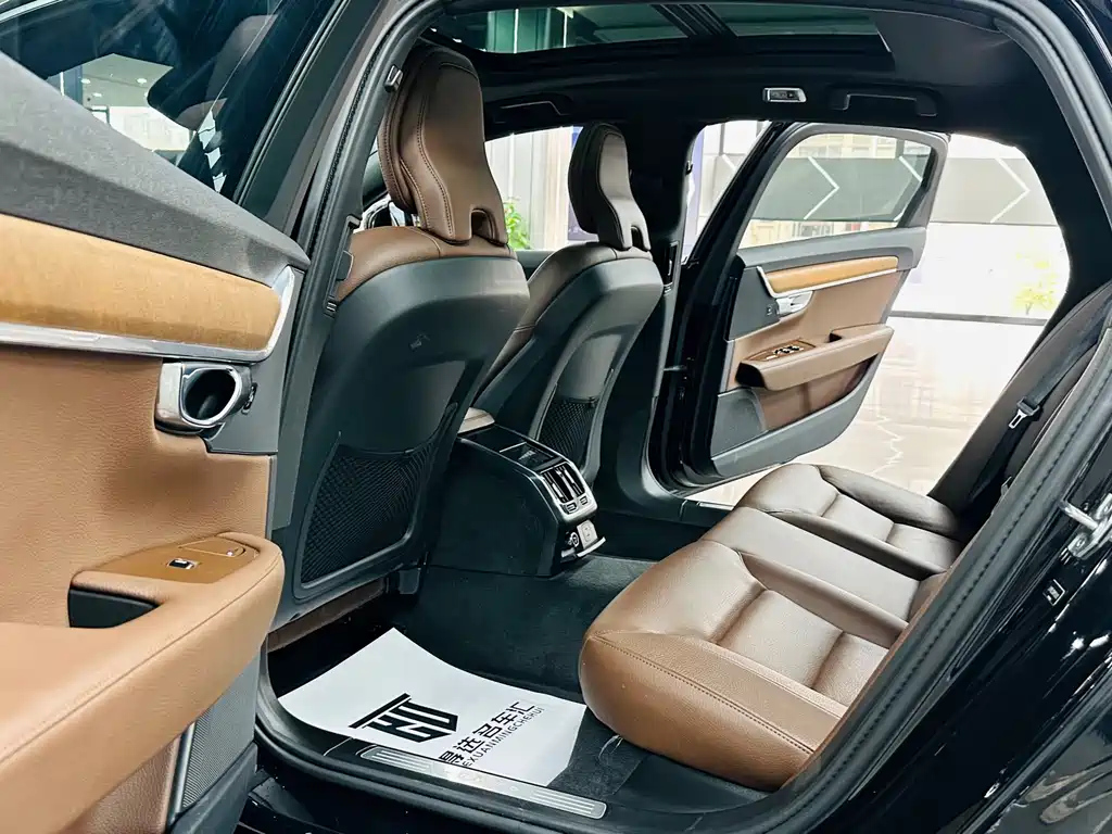 VOLVO S90 2021