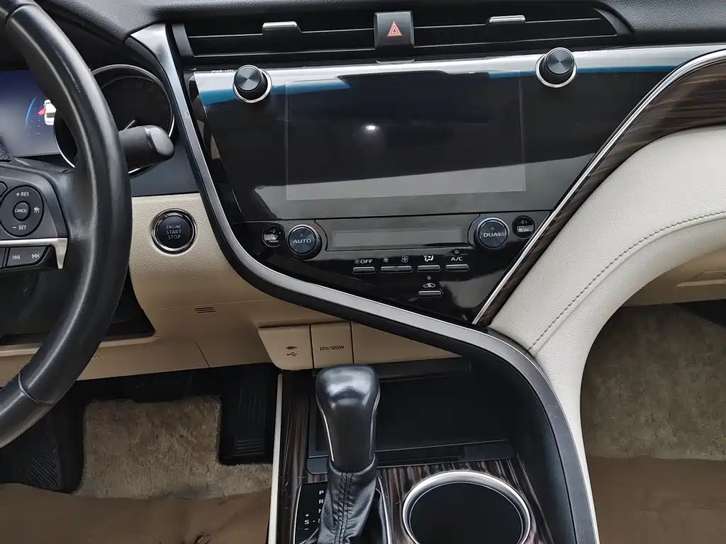 TOYOTA CAMRY 2020