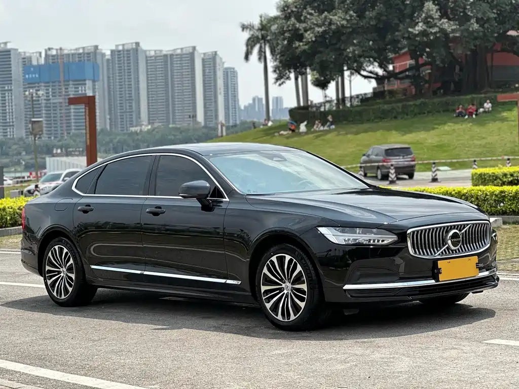 VOLVO S90 2023