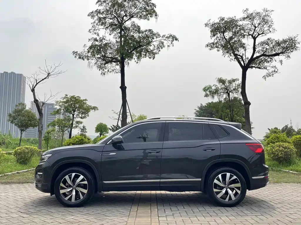VOLKSWAGEN TAYRON 2022