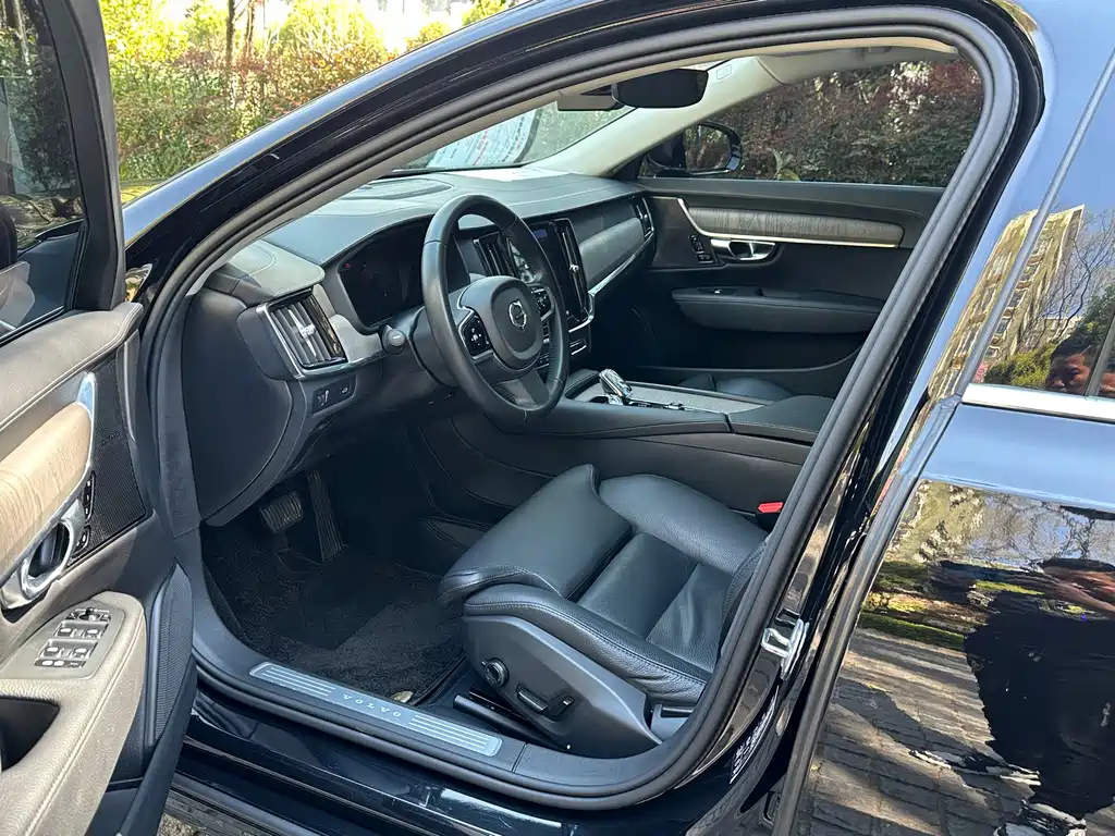 VOLVO S90 2021