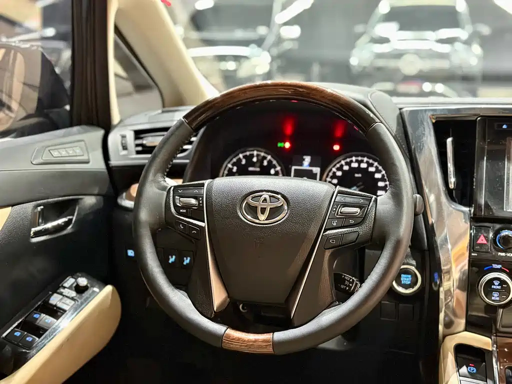 TOYOTA ALPHARD 2016