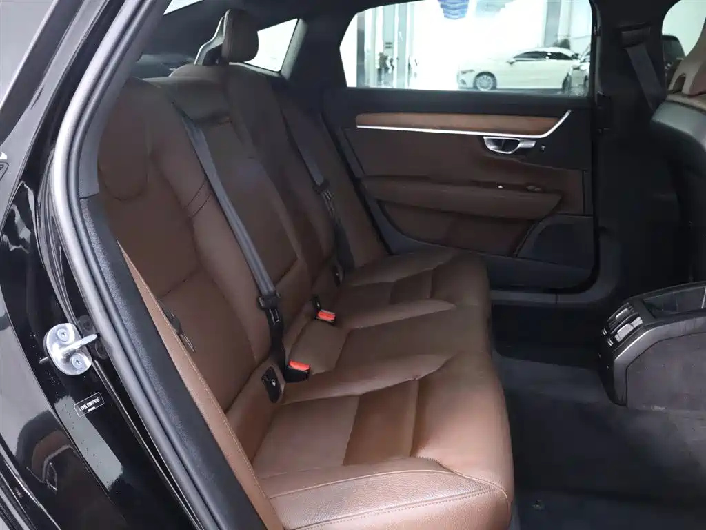 VOLVO S90 2022
