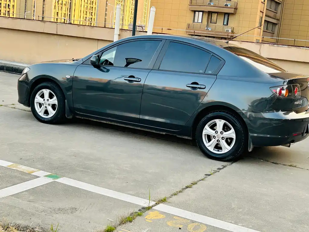 MAZDA 3 2012