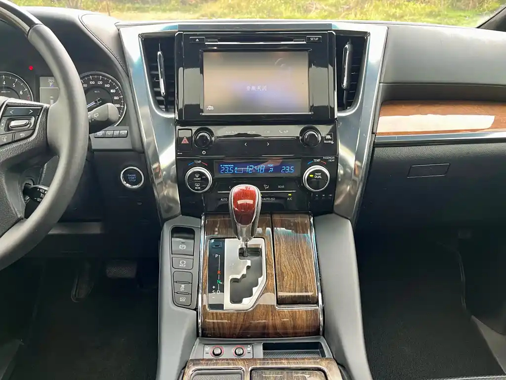 TOYOTA ALPHARD 2018