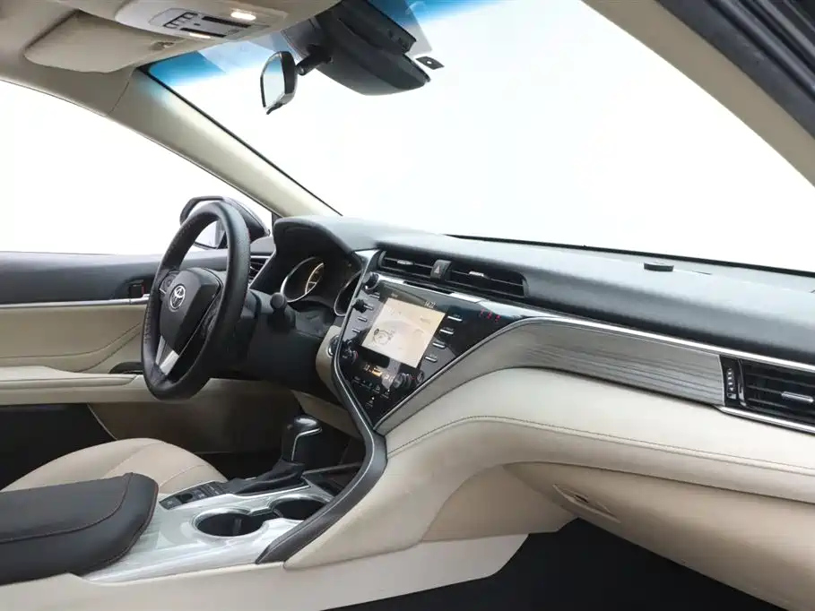 TOYOTA CAMRY 2018