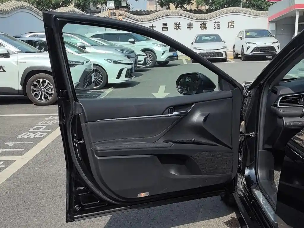 TOYOTA CAMRY 2021