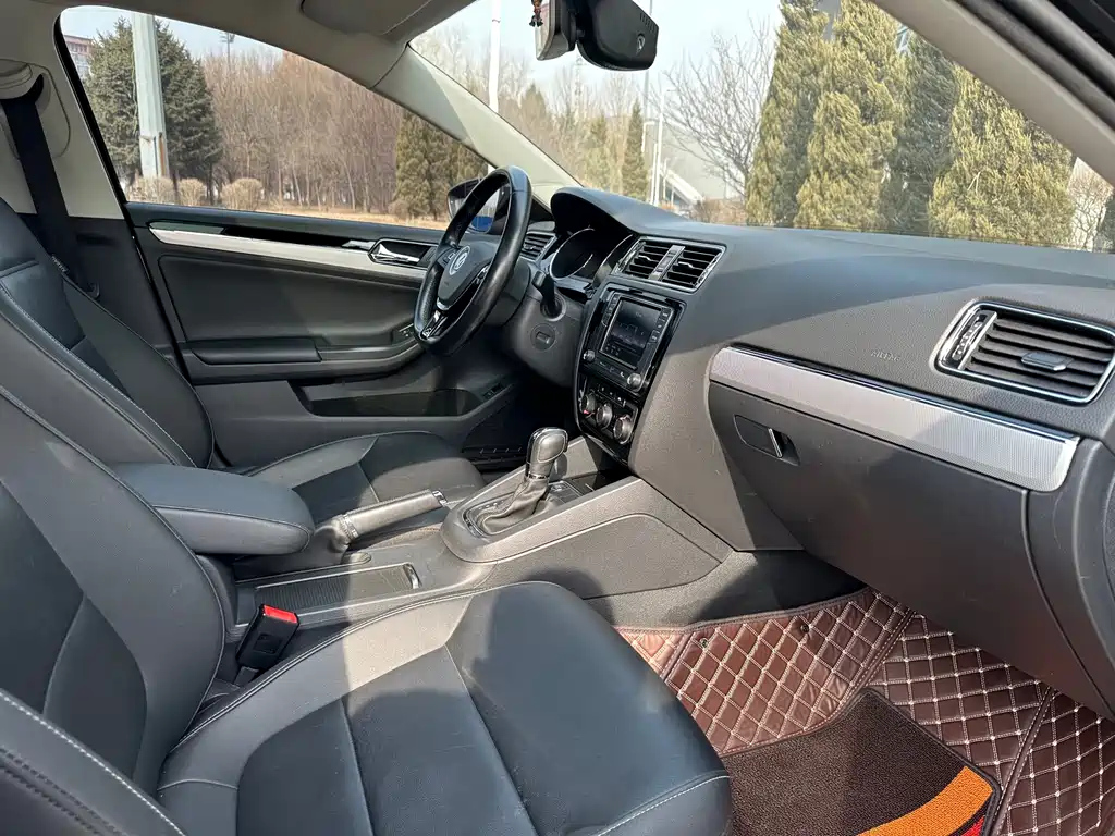 VOLKSWAGEN SAGITAR 2018