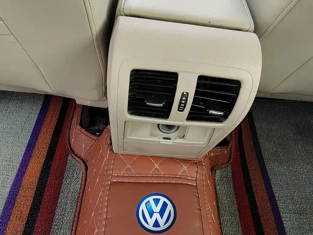 VOLKSWAGEN MAGOTAN 2012