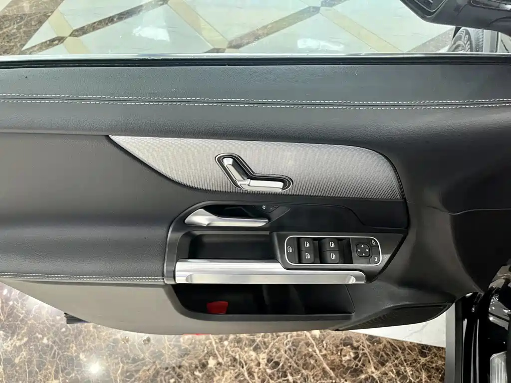 MERCEDES BENZ GLB 2022