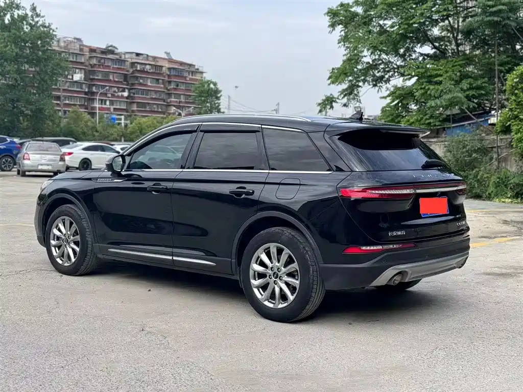 LINCOLN ADVENTURER 2021