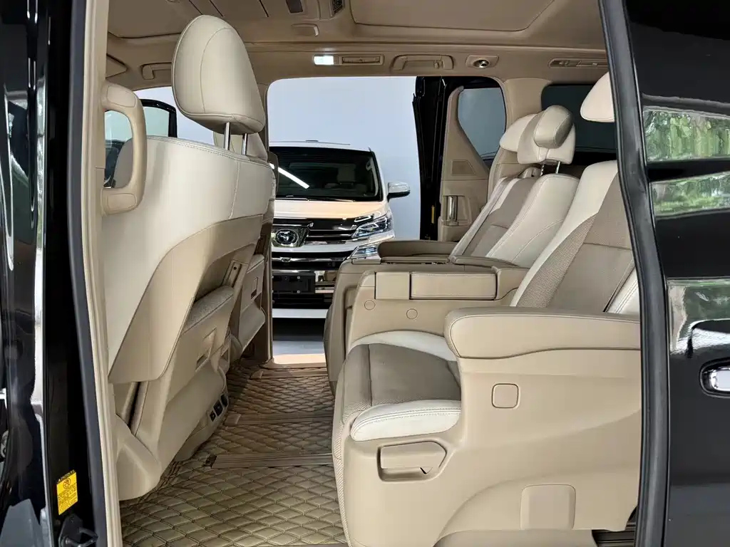 TOYOTA ALPHARD 2015