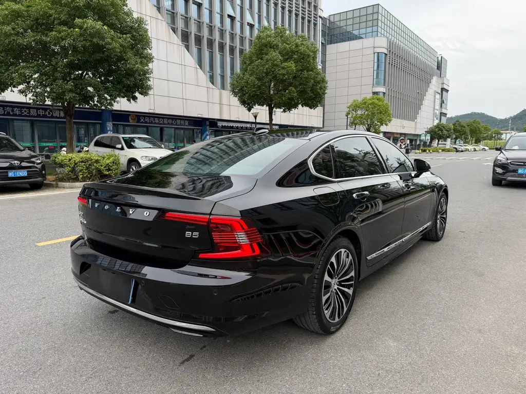 VOLVO S90 2023