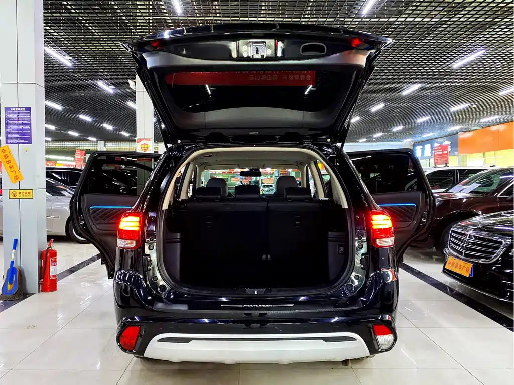 MITSUBISHI OUTLANDER 2022