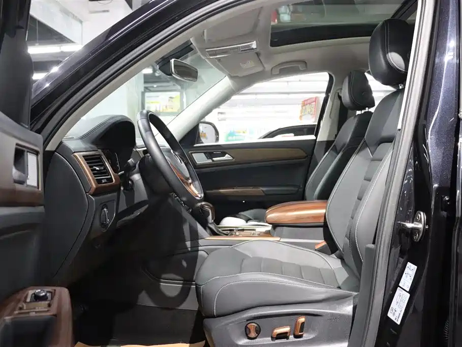 VOLKSWAGEN TOURAN 2021