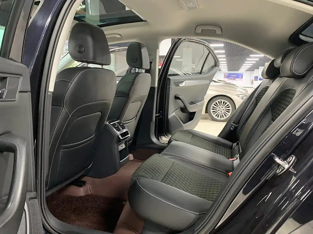 SKODA SUPERB 2017