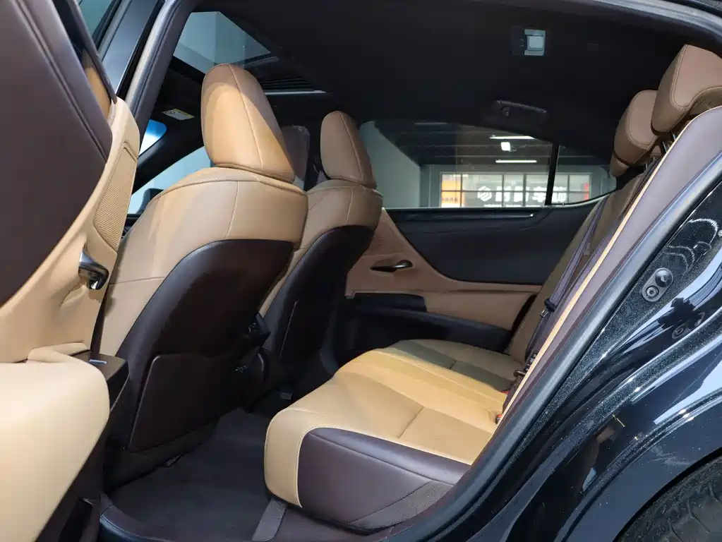 LEXUS ES 2021