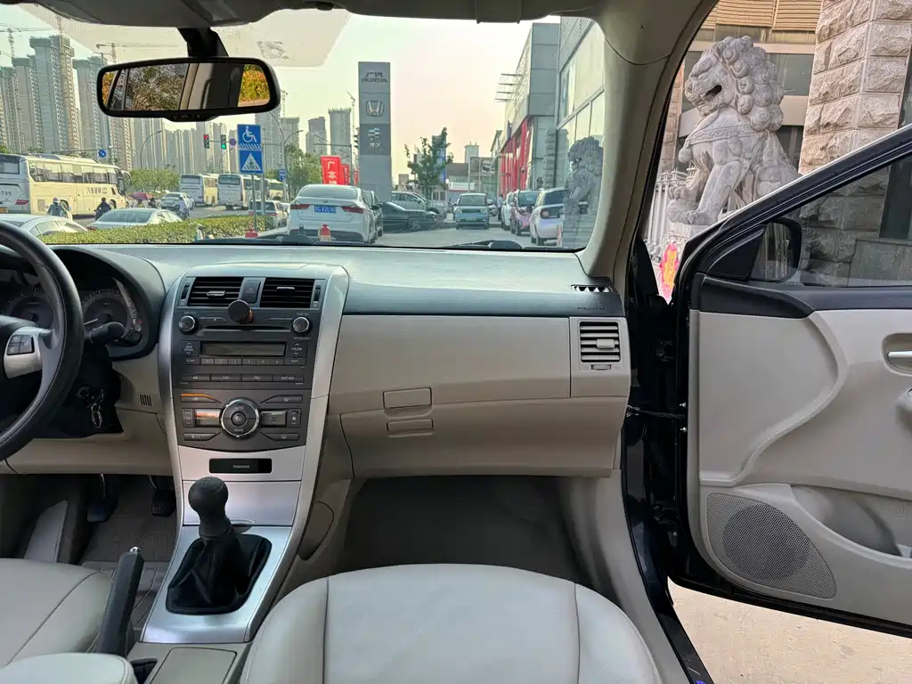 TOYOTA COROLLA 2012
