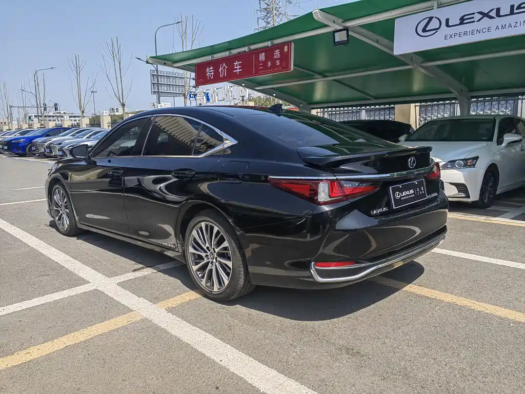 LEXUS ES 2020