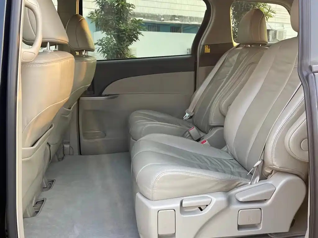 TOYOTA PREVIA 2011