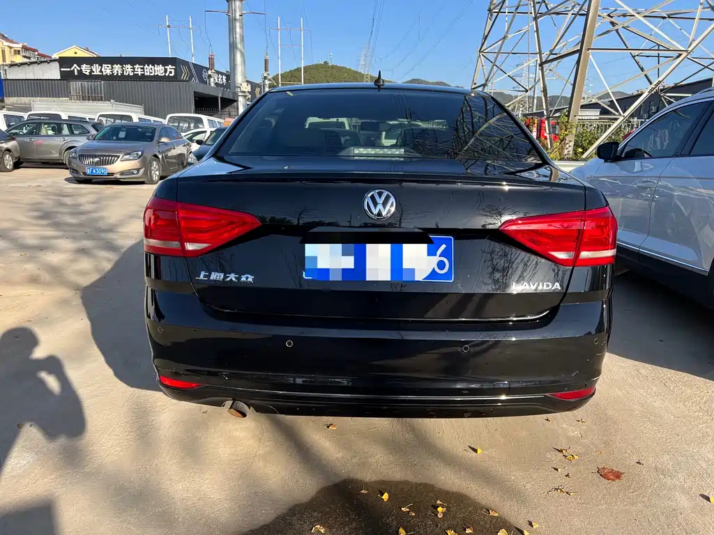 VOLKSWAGEN LAVIDA 2016