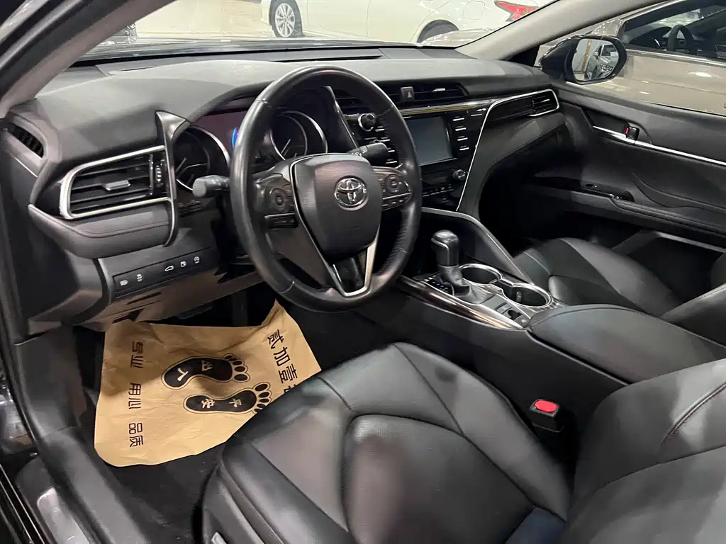 TOYOTA CAMRY 2019