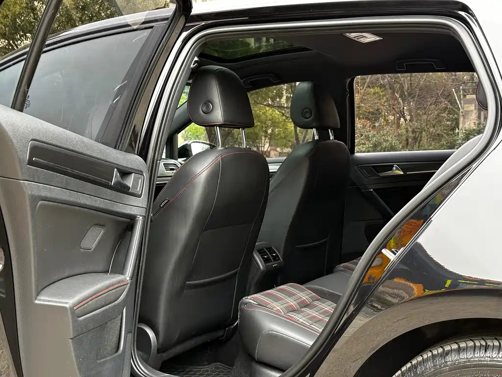 VOLKSWAGEN GOLF 2019