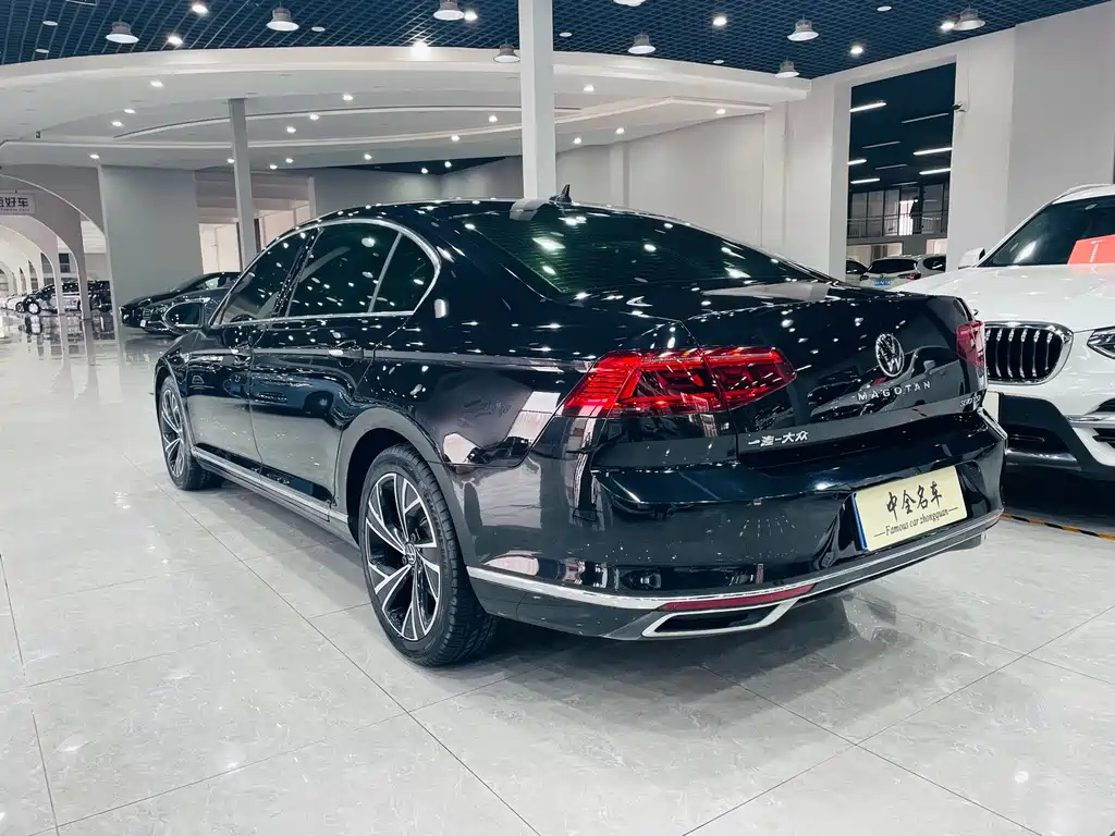 VOLKSWAGEN MAGOTAN 2022