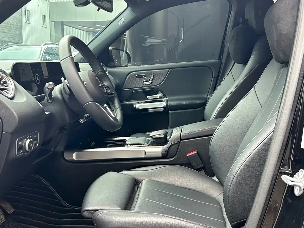 MERCEDES BENZ GLB 2023