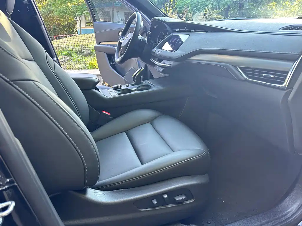 CADILLAC XT4 2023