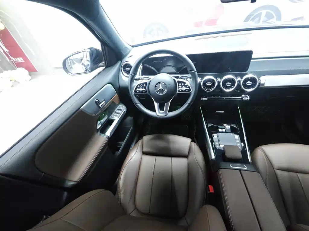 MERCEDES BENZ GLB 2023