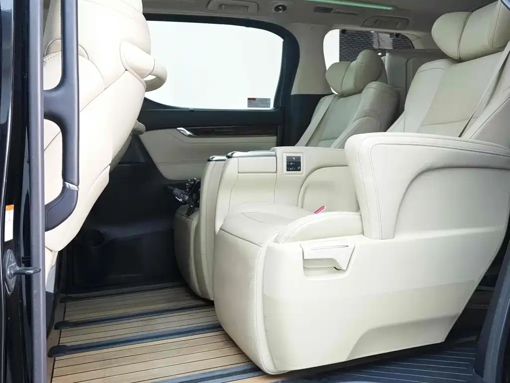 TOYOTA ALPHARD 2018