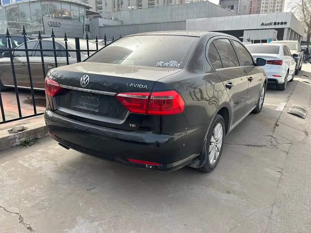 VOLKSWAGEN LAVIDA 2014